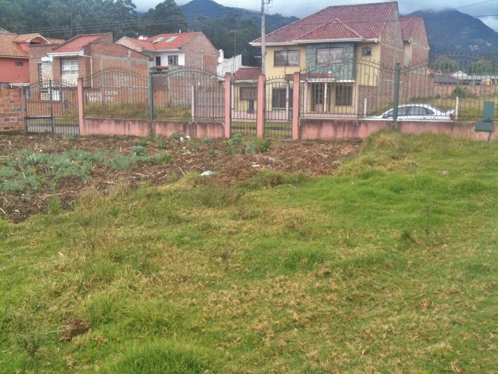 Terreno en Venta a crédito amplio y plano sector Ordoñez Lasso  Cuenca - Ecuador