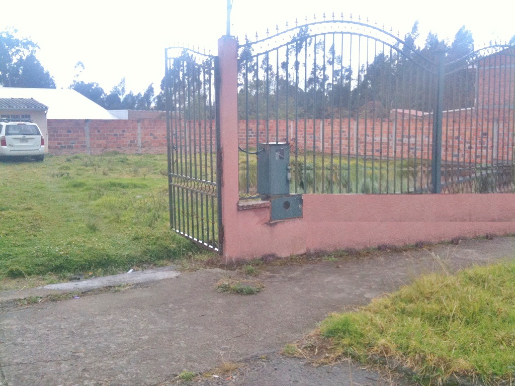 Terreno en Venta a crédito amplio y plano sector Ordoñez Lasso  Cuenca - Ecuador