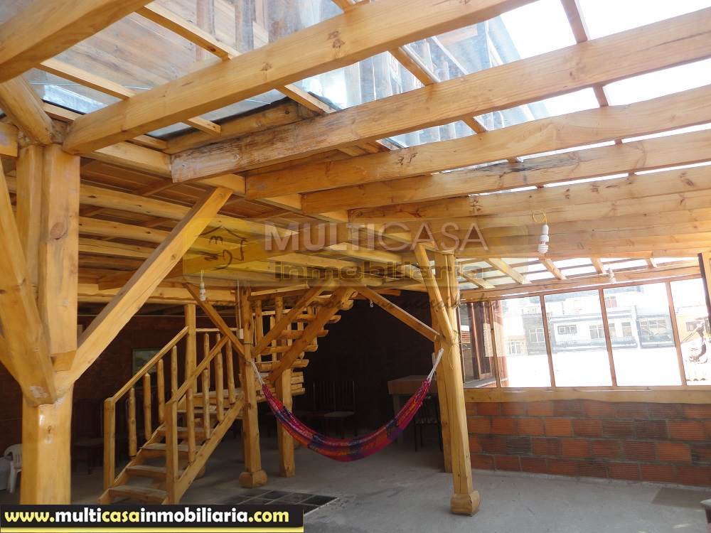 Casa en Venta a Crédito con amplio Jardin sector Héroes de Verdeloma Cuenca - Ecuador