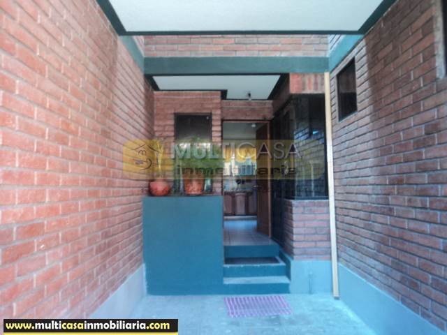 Casa en Venta a crédito de Lujo sector Primero de Mayo Cuenca-Ecuador