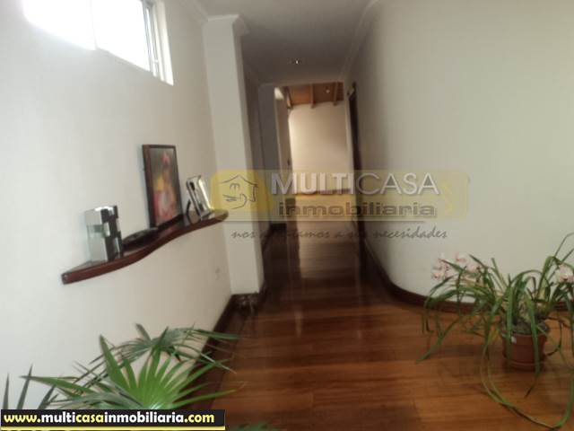 Casa Comercial en Venta a crédito sector Centro de la Ciudad Cuenca-Ecuador