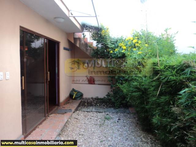 Casa Comercial en Venta de Dos departamentos a crédito Sector La República Cuenca-Ecuador