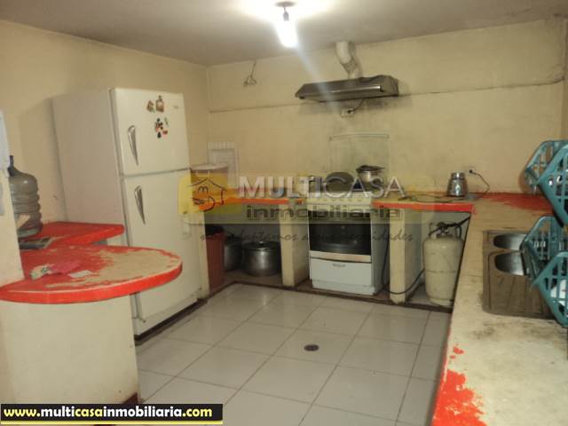 Casa en Venta a Crédito remodelada de Tres plantas sector Baños Cuenca-Ecuador