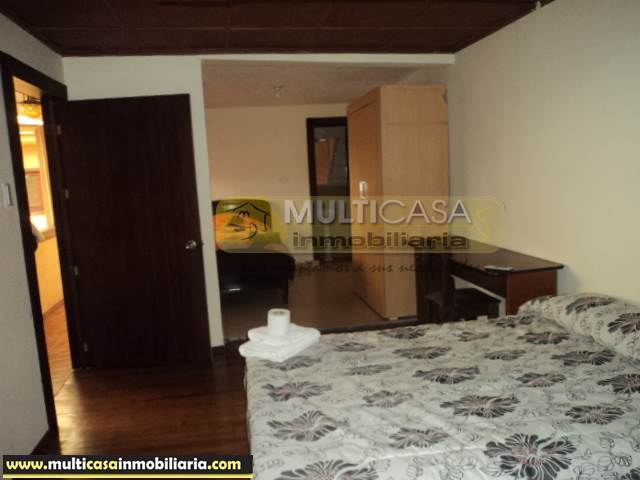 Casa Comercial en Venta a Crédito con 10 Mini Suite sector Banco Central Cuenca-Ecuador