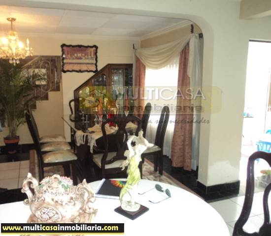 Casa Rentera en Venta con mini departamento, local comercial Sector Totoracocha Cuenca-Ecuador