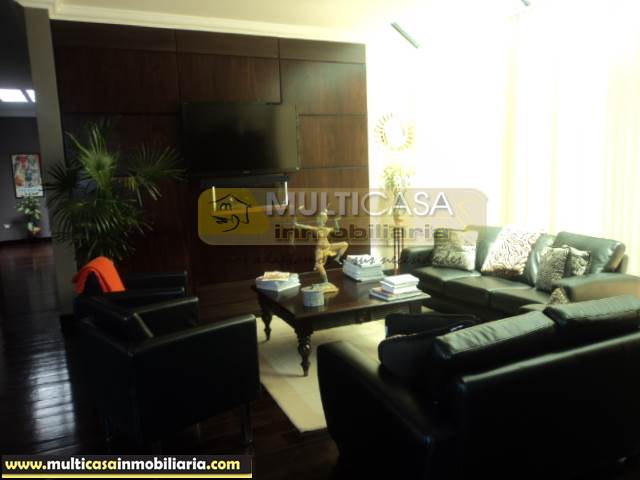 Casa Comercial en Venta a Crédito sector Av. 12 de Abril Cuenca-Ecuador