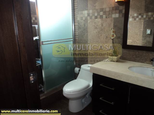 Casa Comercial en Venta a Crédito sector Av. 12 de Abril Cuenca-Ecuador