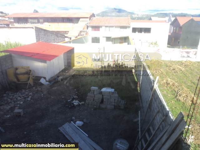 Casa Comercial de cuatro departamentos, un local comercial  Sector Ricaurte Cuenca-Ecuador