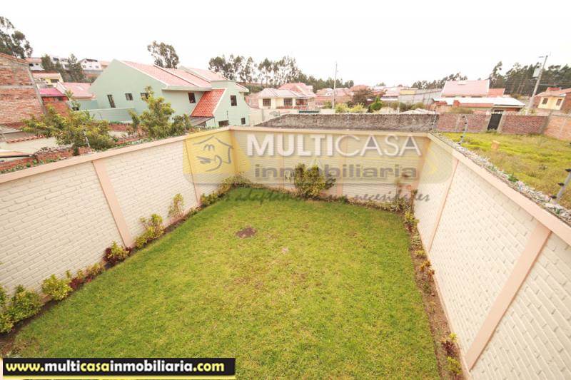 Casa Rentera tres Departamentos en Venta a crédito Sector Gran Manzana  Cuenca-Ecuador
