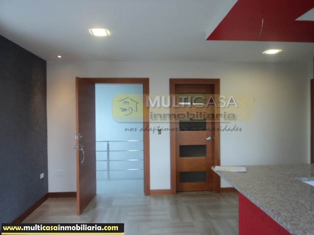 Venta de Hermosa Casa Rentera por estrenar de Tres Departamentos a crédito sector Colegio Santa Ana Cuenca-Ecuador