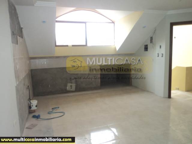 Casa Rentera en Venta de cinco departamentos Sector Totoracocha Cuenca-Ecuador