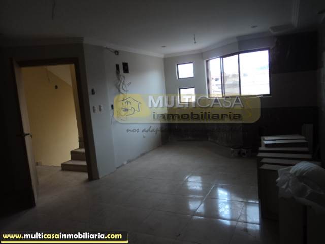 Casa Comercial en Venta a Crédito de Cinco Departamentos Sector Totoracocha Cuenca-Ecuador