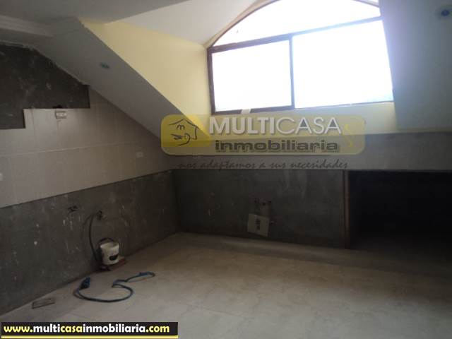 Casa Comercial en Venta a Crédito de Cinco Departamentos Sector Totoracocha Cuenca-Ecuador