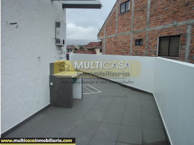 Venta de Hermosa Casa de Dos Departamentos mas Local Comercial a crédito sector Tótems Cuenca-Ecuador