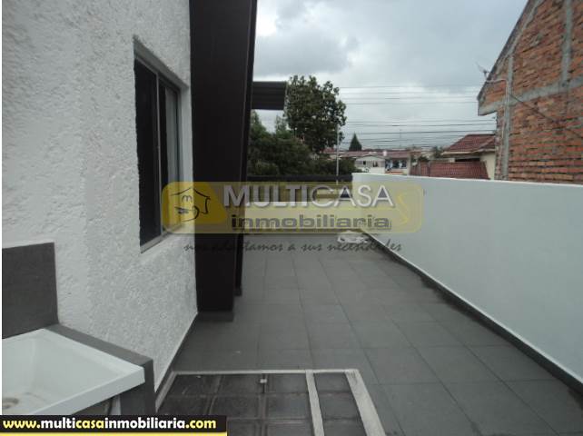 Venta de Hermosa Casa de Dos Departamentos mas Local Comercial a crédito sector Tótems Cuenca-Ecuador
