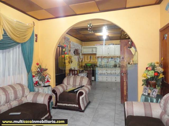 Casa Comercial en Venta a Crédito Sector Gualaceo - Ecuador