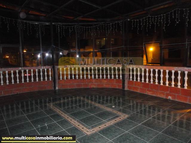 Casa Comercial en Venta a Crédito Sector Gualaceo - Ecuador