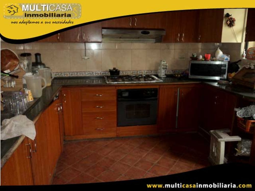 Casa con Local en Venta a Crédito Sector Remigio Crespo Cuenca-Ecuador
