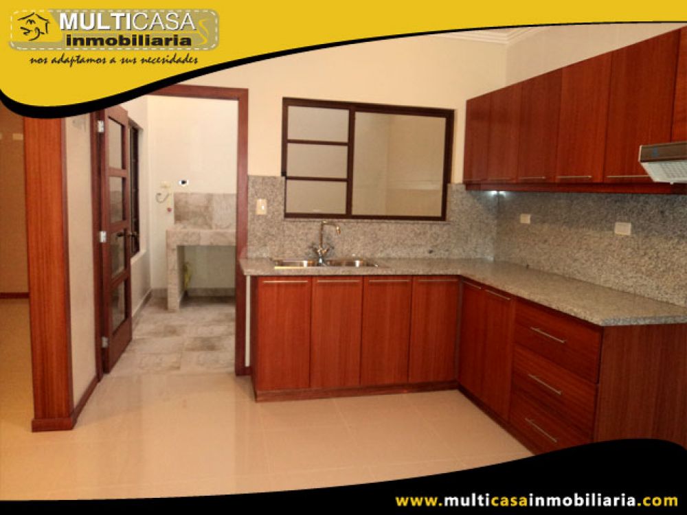 Venta a crédito Hermosa casa por estrenar espacio verde, patio y garaje para 2 vehículos Sector Racar Cuenca-Ecuador