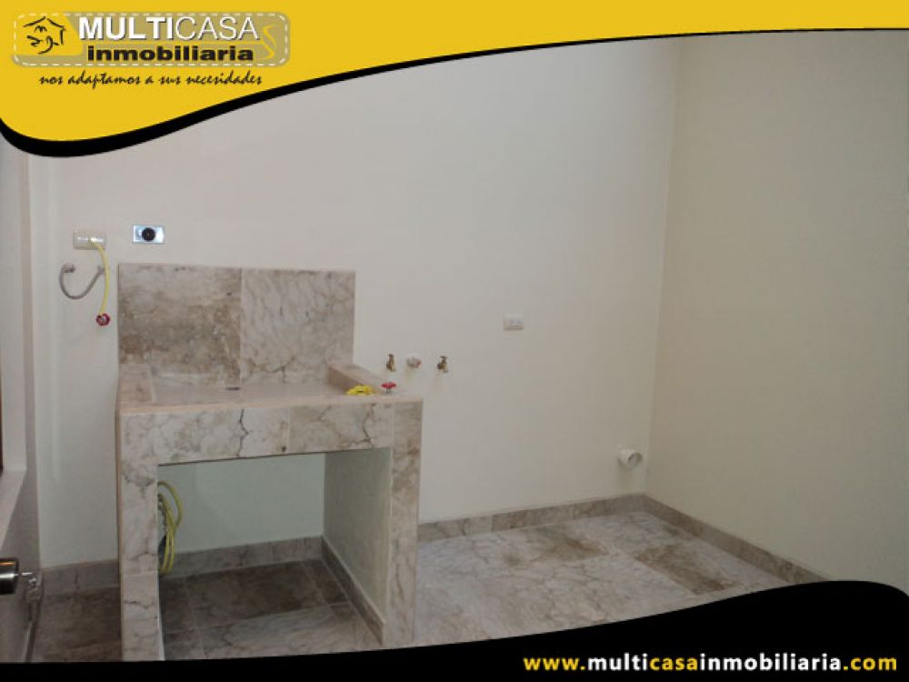 Venta a crédito Hermosa casa por estrenar espacio verde, patio y garaje para 2 vehículos Sector Racar Cuenca-Ecuador