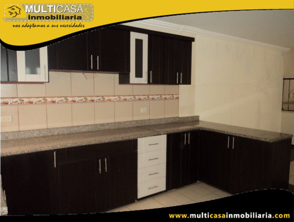Arriendo Casa amplia  de tres Plantas Sector Las Orquídeas Cuenca-Ecuador