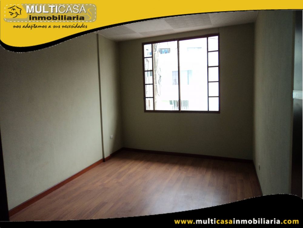 Arriendo Casa amplia  de tres Plantas Sector Las Orquídeas Cuenca-Ecuador