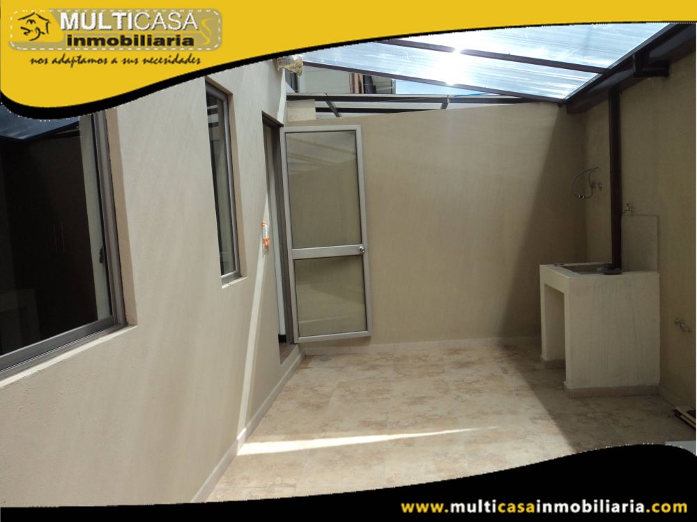 Casa de Tres departamentos en Venta a Crédito Sector Racar Cuenca - Ecuador