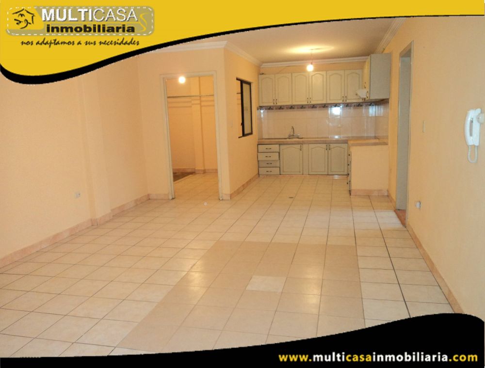 Casa de Seis Departamentos en Venta a Crédito Sector Av.10 de Agosto Cuenca - Ecuador