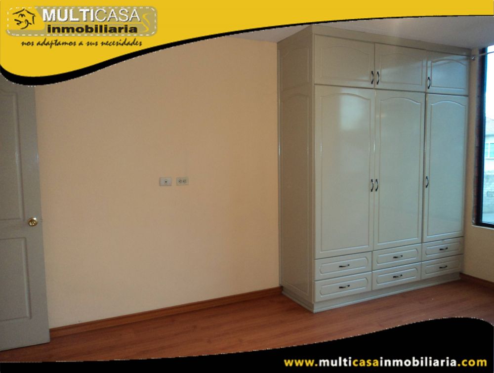 Casa de Seis Departamentos en Venta a Crédito Sector Av.10 de Agosto Cuenca - Ecuador