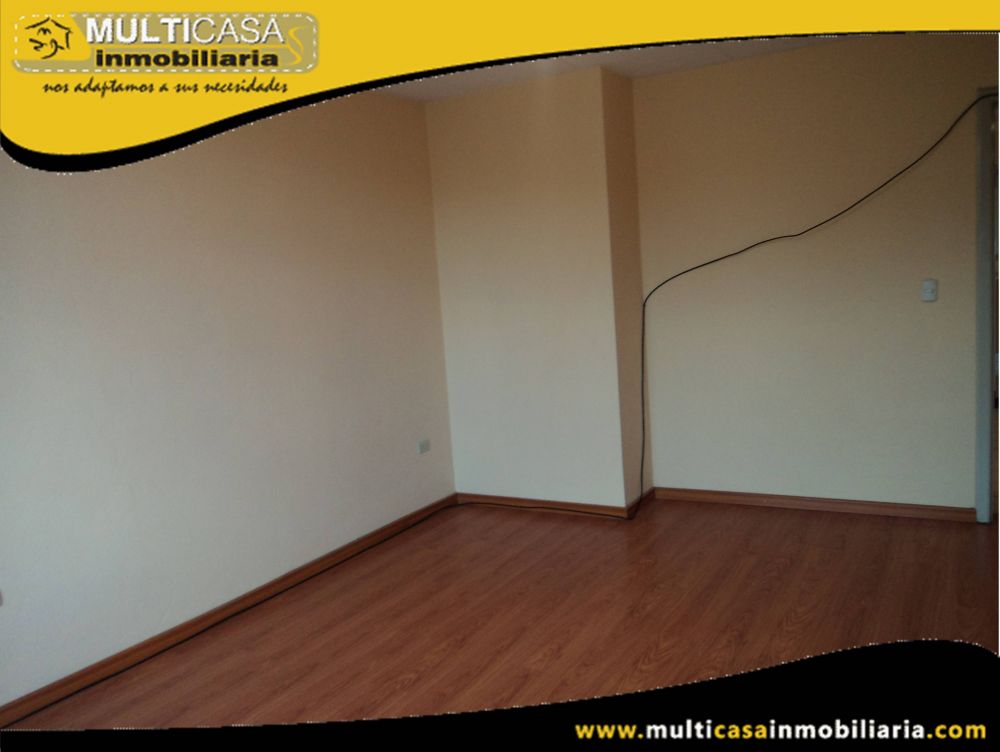 Casa de Seis Departamentos en Venta a Crédito Sector Av.10 de Agosto Cuenca - Ecuador