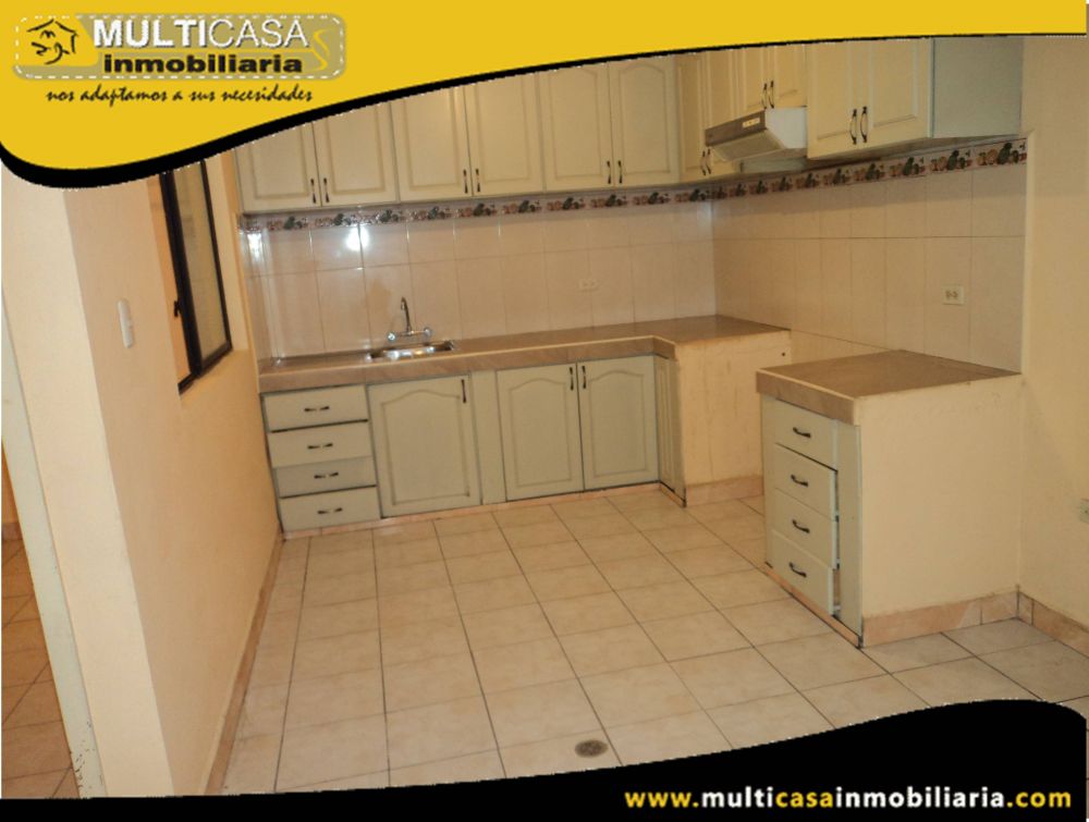 Casa de Seis Departamentos en Venta a Crédito Sector Av.10 de Agosto Cuenca - Ecuador