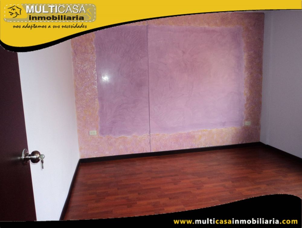 Casa Comercial de Tres departamentos en Venta Sector Juan Pablo II Cuenca-Ecuador
