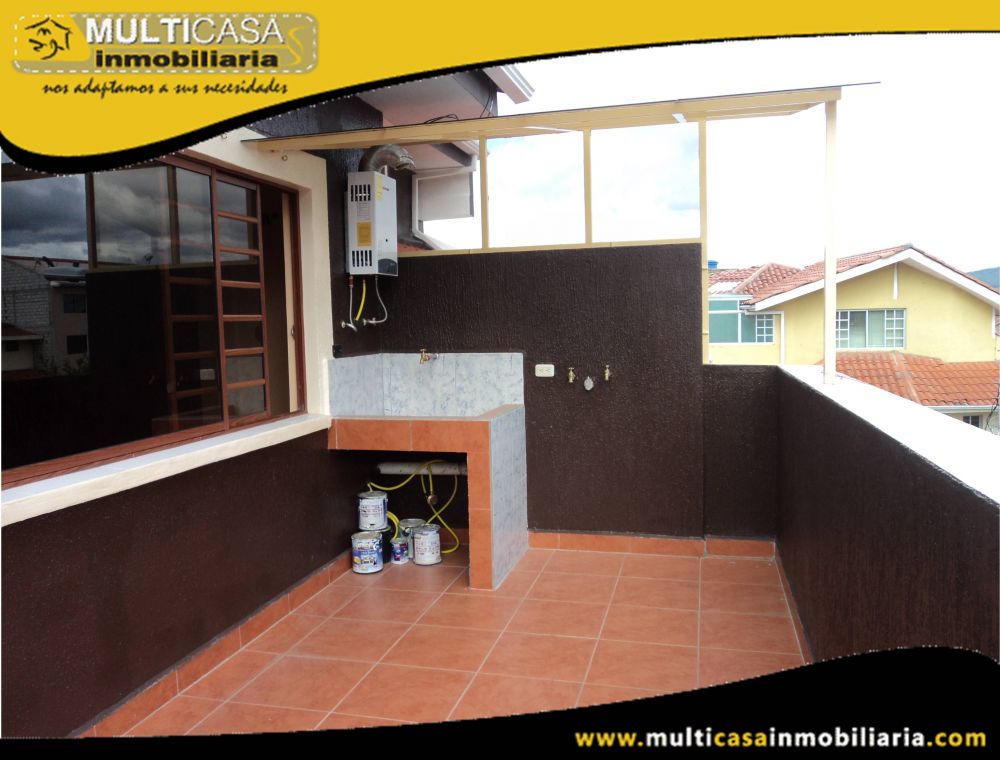 Casa Comercial en Venta a Crédito Sector Juan Pablo II Cuenca-Ecuador