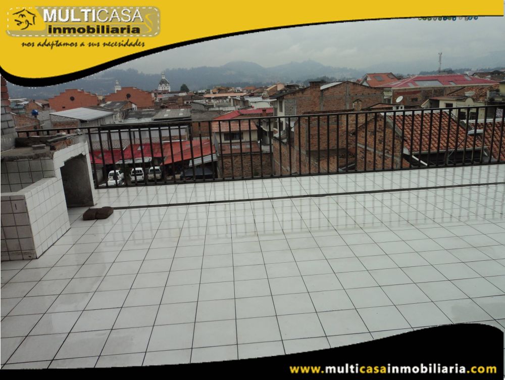 Casa Rentera en Venta Tres departamentos Independientes mas Mini Departamento Sector Centro de la Ciudad Cuenca-Ecuador