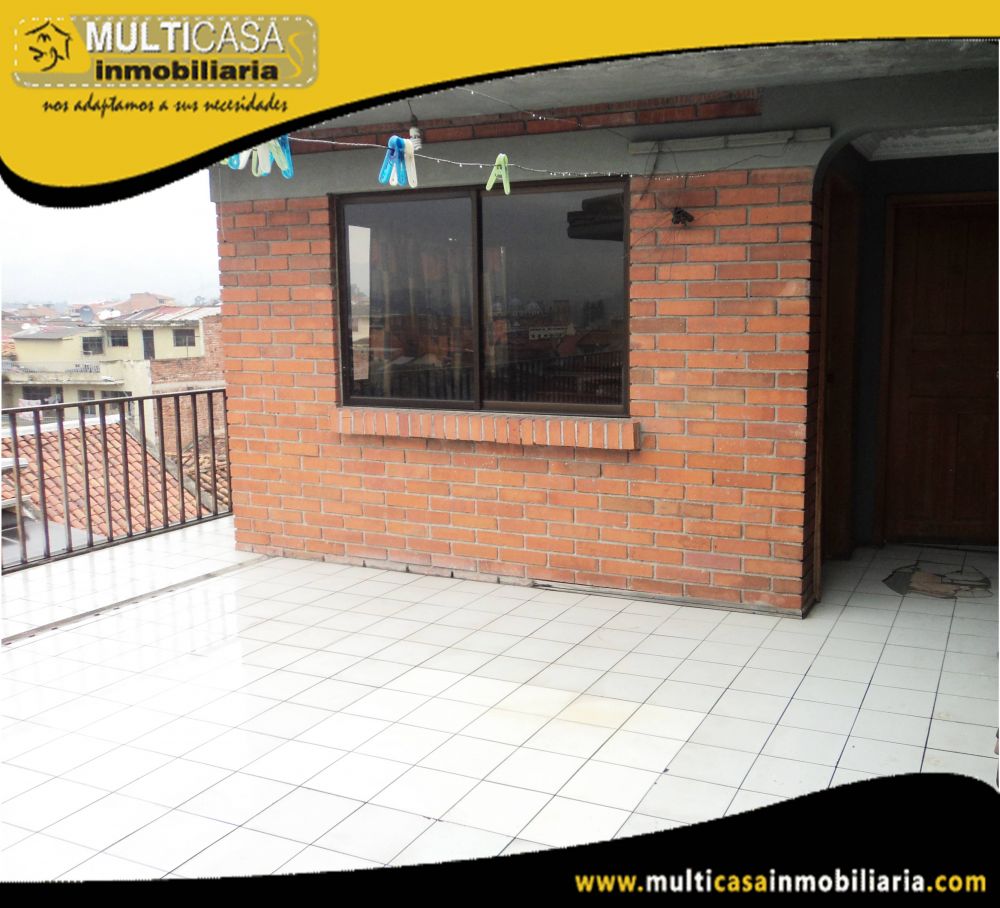 Casa Rentera en Venta Tres departamentos Independientes mas Mini Departamento Sector Centro de la Ciudad Cuenca-Ecuador