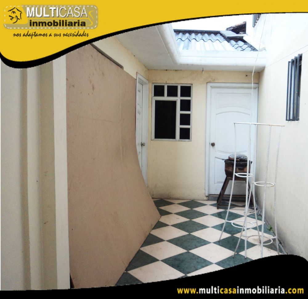 Casa Rentera en Venta Tres departamentos Independientes mas Mini Departamento Sector Centro de la Ciudad Cuenca-Ecuador