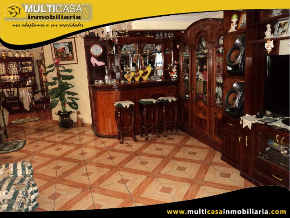 Casa en Venta con Local comercial a crédito Sector Miraflores Cuenca-Ecuador