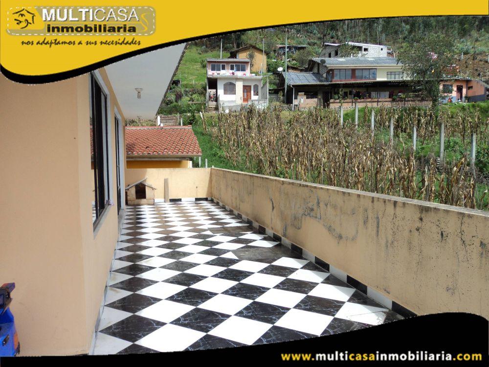 Casa comercial en Venta dos departamentos y media agua a Crédito Sector Baños Cuenca-Ecuador