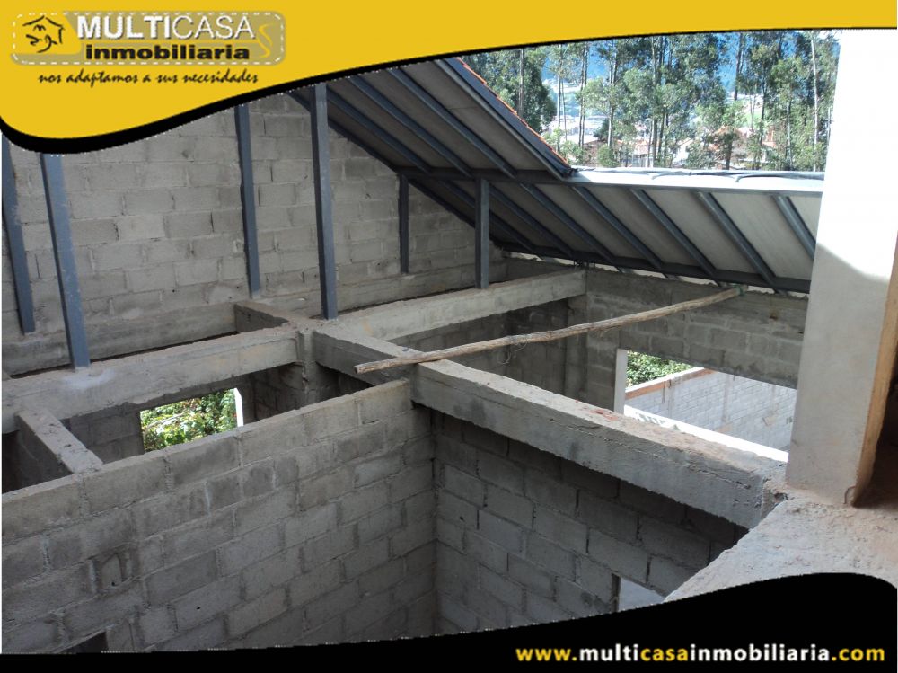 Venta de Hermosa Casa Residencial por terminar ubicada en Urbanización Privada con Cinco Departamentos a crédito Sector San Joaquin Cuenca-Ecuador