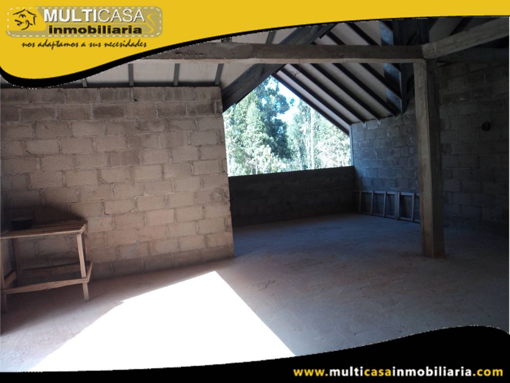Venta de Hermosa Casa Residencial por terminar ubicada en Urbanización Privada con Cinco Departamentos a crédito Sector San Joaquin Cuenca-Ecuador