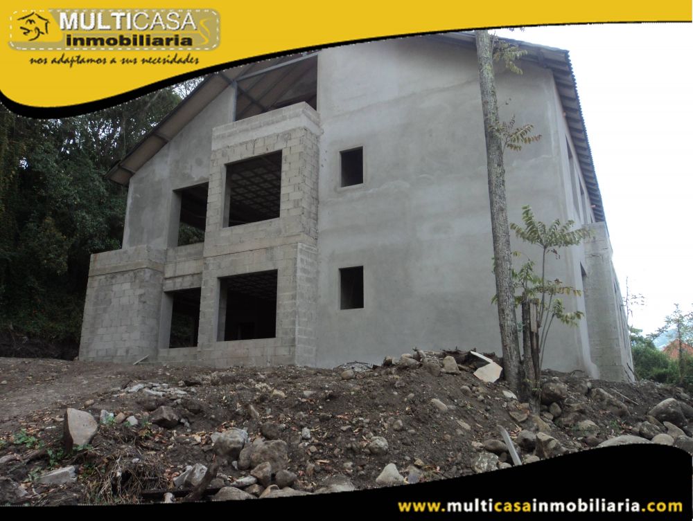 Venta de Hermosa Casa Comercial por terminar ubicada en Urbanización con Cinco Departamentos a crédito Sector San Joaquin Cuenca-Ecuador