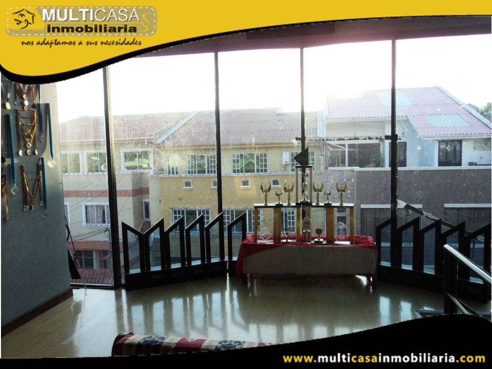 Casa Comercial en Venta a Crédito dos departamentos Sector Av.Gonzales Suarez Cuenca-Ecuador