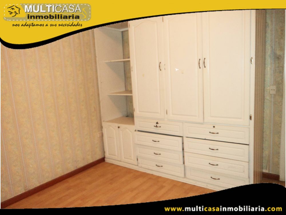 Casa Comercial en Venta a Crédito dos departamentos Sector Av.Gonzales Suarez Cuenca-Ecuador