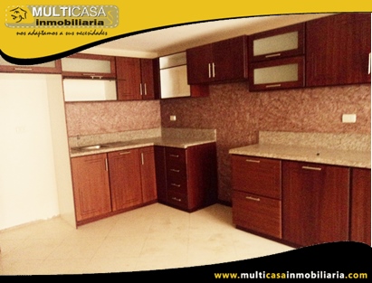 Casa en Venta Tres Departamentos a Crédito Sector Av. 10 de Agosto Cuenca-Ecuador