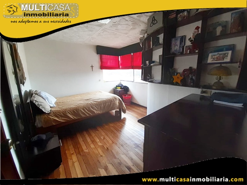 Casa Comercial de dos Departamentos y Amplio Espacio Verde a Crédito  Sector Uncovia Cuenca -Ecuador
