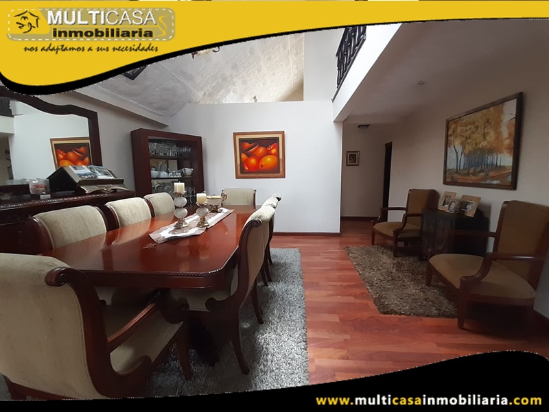 Casa Comercial de dos Departamentos y Amplio Espacio Verde a Crédito  Sector Uncovia Cuenca -Ecuador