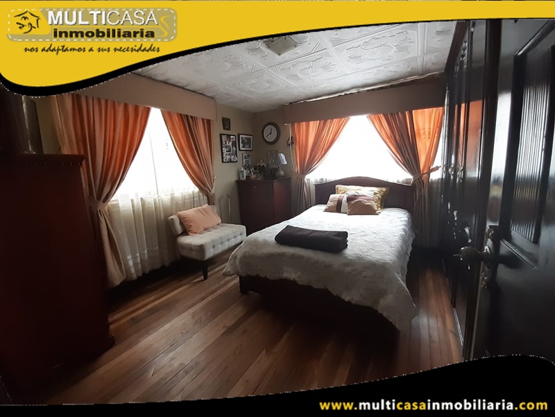 Casa Comercial de dos Departamentos y Amplio Espacio Verde a Crédito Sector Cdla Católica Cuenca -Ecuador