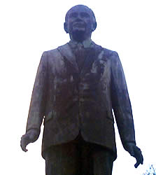 Monumento a Enrique Arizaga Toral