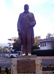 Monumento a Jose Peralta