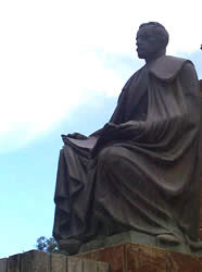 Monumento a Remigio Crespo Toral